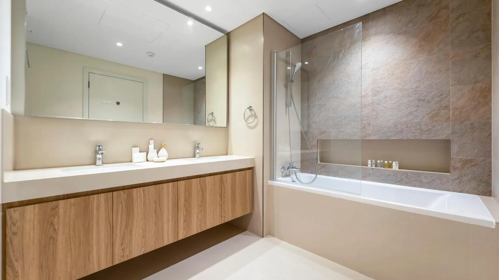 Al-Fannan At Downtown Views 2 - Best Burj Khalifa View - Brand New Luxury 2 Bedroom Apartment Dubai Emirados Árabes Unidos