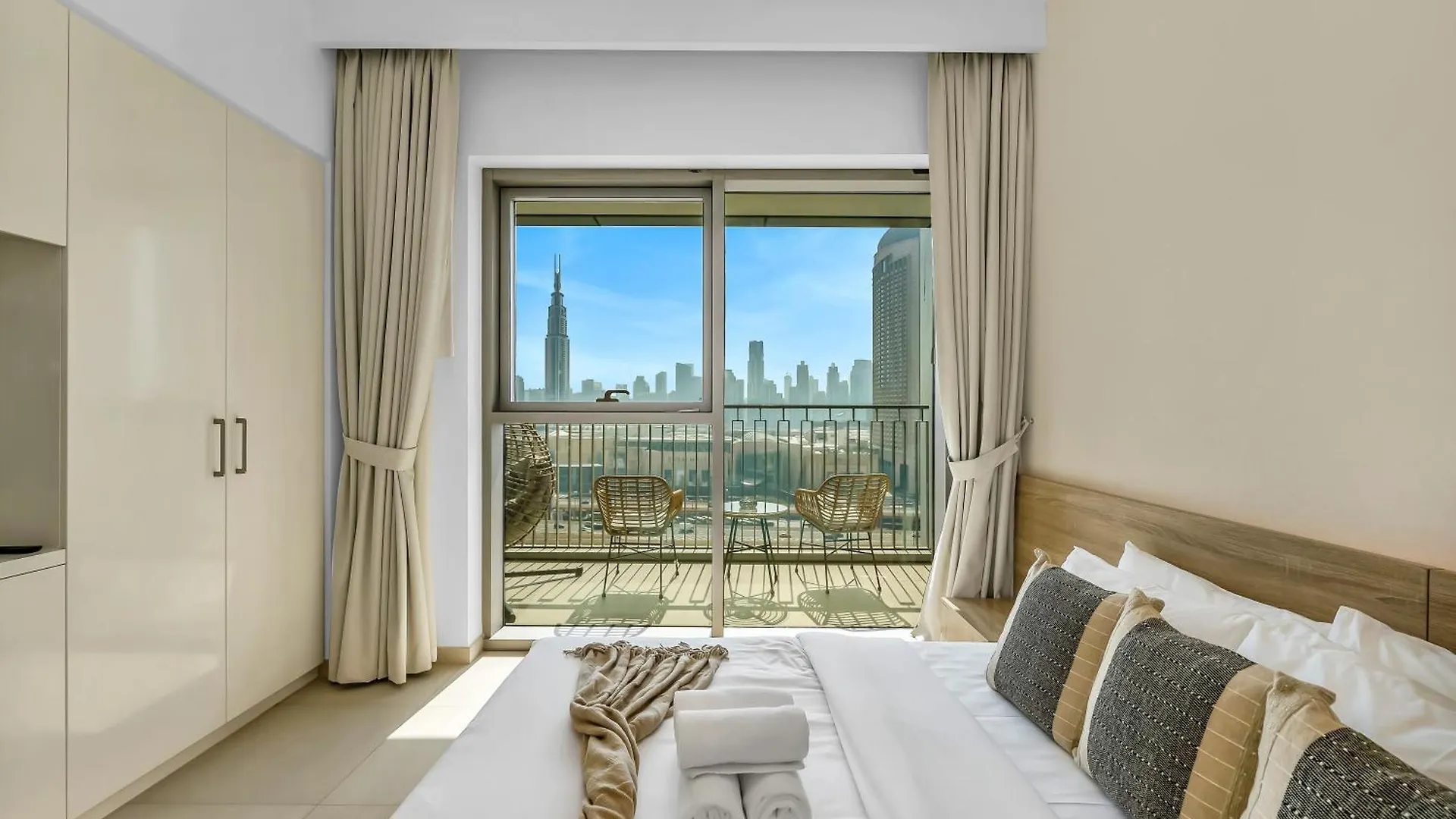Al-Fannan At Downtown Views 2 - Best Burj Khalifa View - Brand New Luxury 2 Bedroom Apartment Dubai